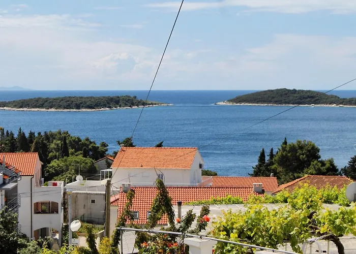 With A Parking Space Hvar - 5719 * 赫瓦尔