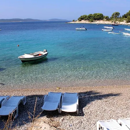 With A Parking Space Hvar - 5719 * هفار